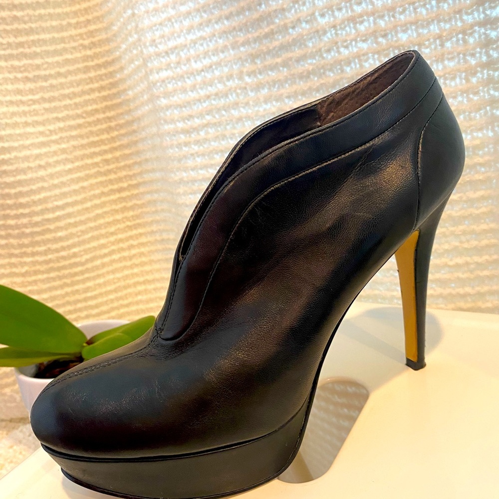 Black Leather Nine West Booties!!!